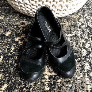 Sketchers Black Suede Mary Janes 21571